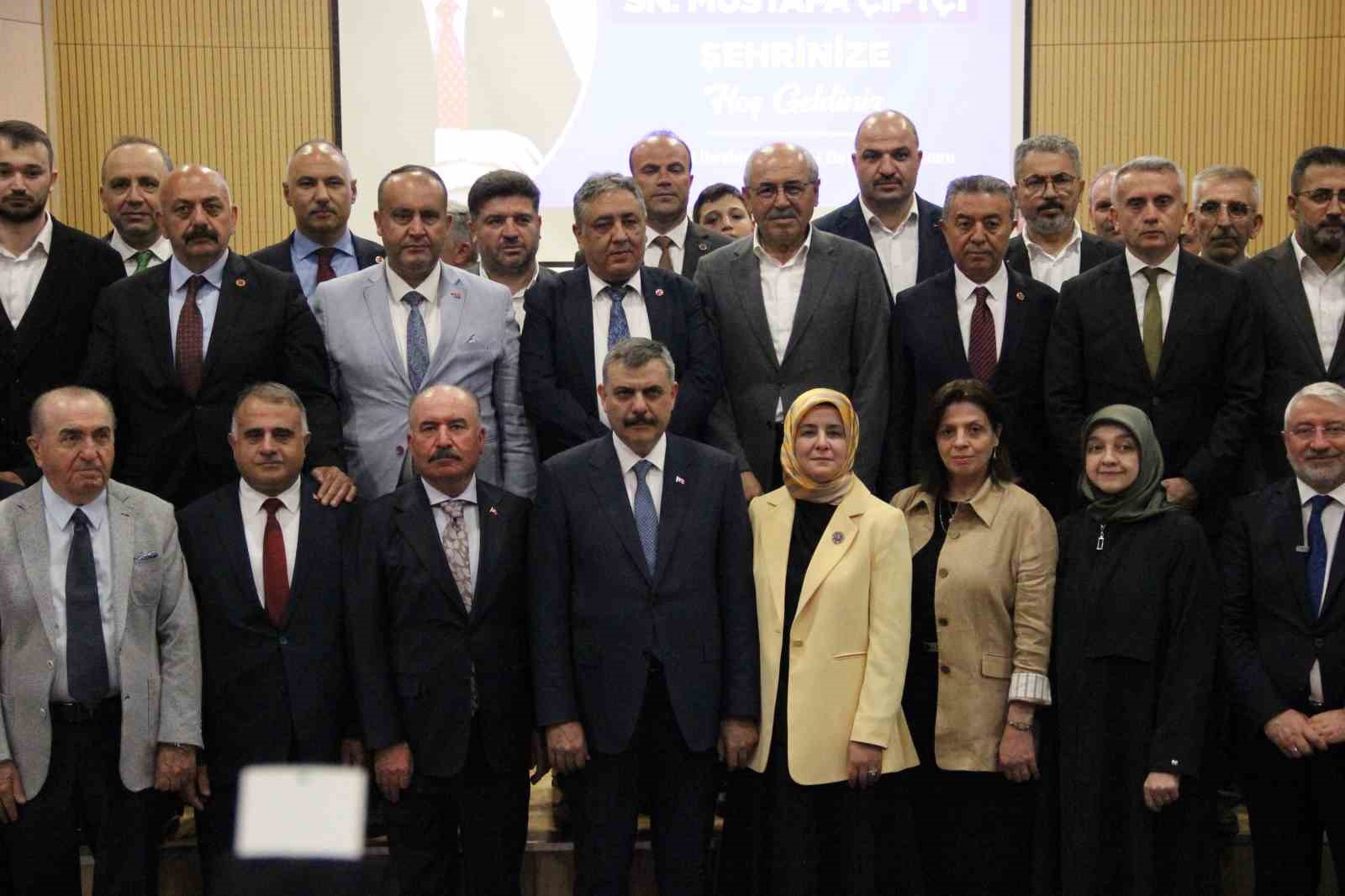 bakan-ciftci-ye-corum-da-fahri-hemsehrilik-berati-takdim-edildi