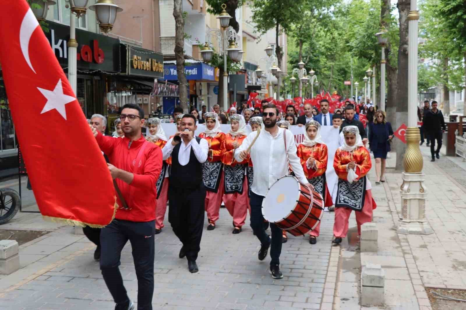 malatya-da-genclik-haftasi-coskusu