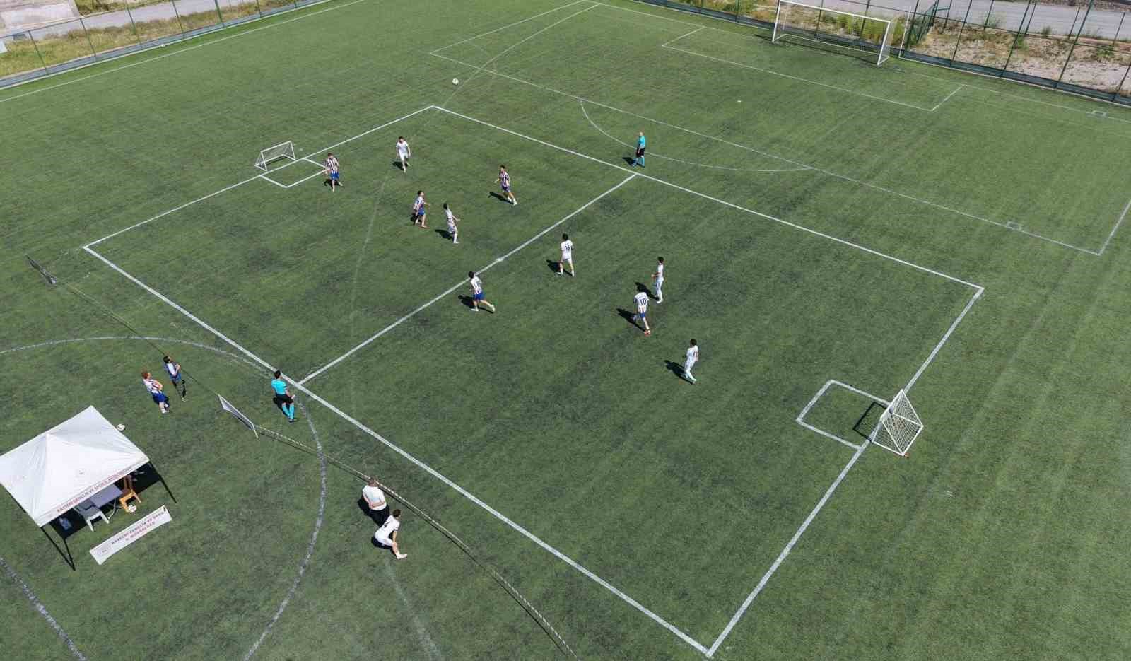 kayseri-de-5x5-futbol-genclik-kupasi-basladi