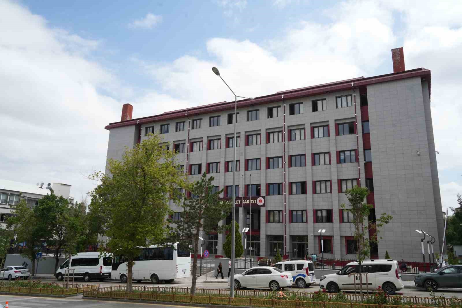 gulistan-doku-sorusturmasinda-gozaltina-alinan-8-supheli-adliyede