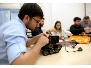 Öğrencilerin Hayalet Fener Tasarladı
