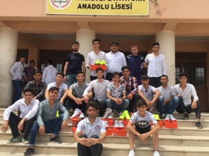 Kaymakam Yüzer’den Şampiyon Takıma Spor Malzemesi Desteği