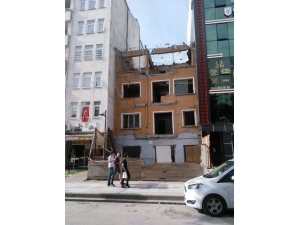 Tehdit Oluşturan Harabe Yapı Yıkıldı