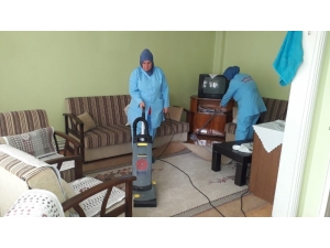 Karesi’de Evlere Ramazan Temizliği