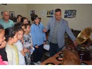 “Canlanan Sesler” Ziyaretçilerin İlgi Odağı Oldu