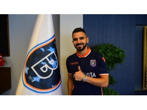 Medipol Başakşehir, Aziz Behich’le Anlaştı