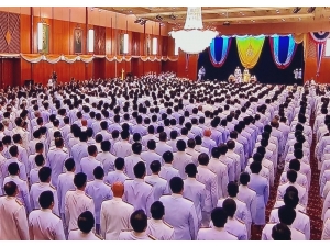 Tayland Kralı Darbeden Sonra Kurulan İlk Parlamentoyu Açtı