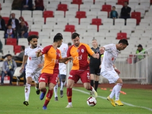 Spor Toto Süper Lig: Dg Sivasspor: 2 - Galatasaray: 2 (İlk Yarı)