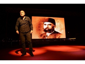 Sunay Akın, Kuşadası’nda Hayranlarıyla Buluştu