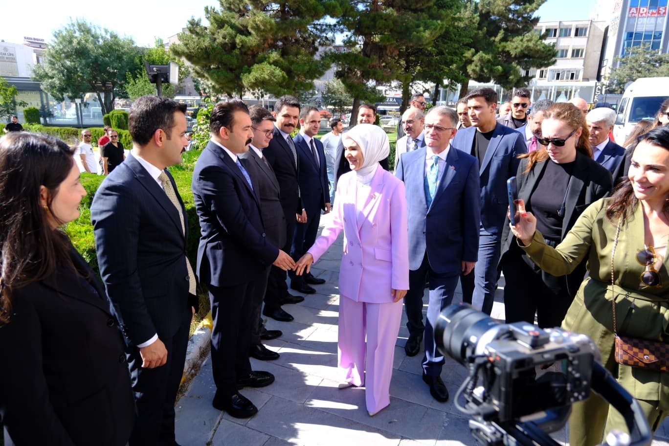 aile-ve-sosyal-hizmetler-bakani-goktas-van-da