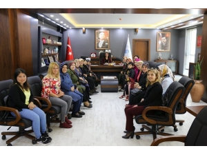 Başkan Tekin’e ’El Emeği Göz Nuru’ Hediye