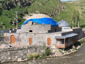 Kars’ta Tarihi Hamamların Restorasyon Çalışmaları Durdu