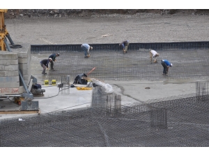 Kars Sultan Alparslan Külliyesi’nin Zemini İlmik İlmik İşliyorlar