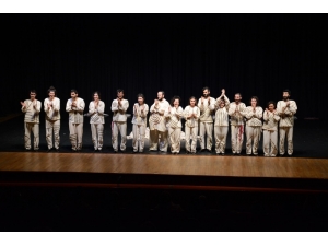 Tiyatroseverler "Kral Übü" Oyununda Buluştu