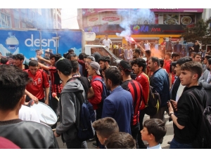 Vanlı Taraftarın Sevinç Gösterileri Sürüyor