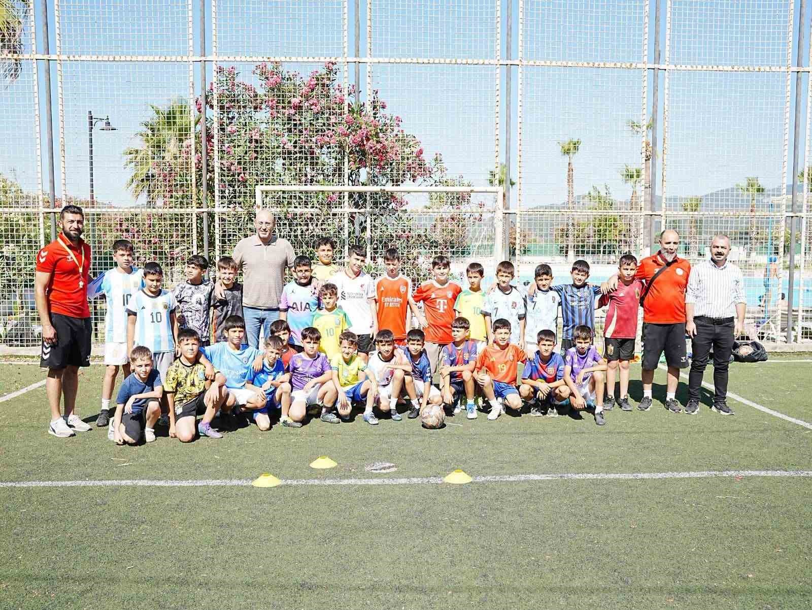 baskan-zencirci-yaz-spor-kurslarini-ziyaret-etti