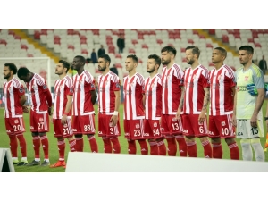 Sivasspor’da 12 Futbolcunun Sözleşmesi Bitiyor