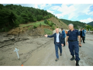 Vali Varol Taşkın Ve Heyelan Bölgesini İnceledi
