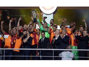Galatasaray, 22. Şampiyonluk Kupasını Aldı