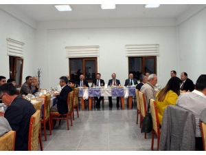 Vali Şentürk, Kaymakam Ve İl İdare Şube Başkanlarıyla İftarda Buluştu