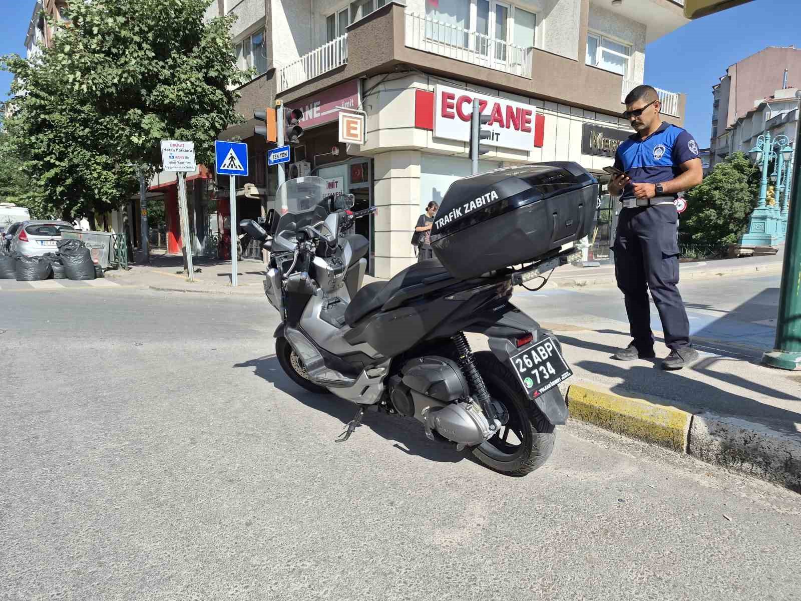 otomobille-carpisan-motosikletli-trafik-zabitasi-yaralandi