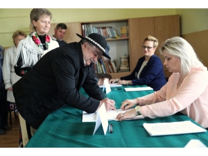 Polonya Ap Seçimleri İçin Sandık Başında