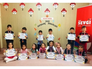 Miniklerin Satranç Şenliği Heyecanlı Oldu