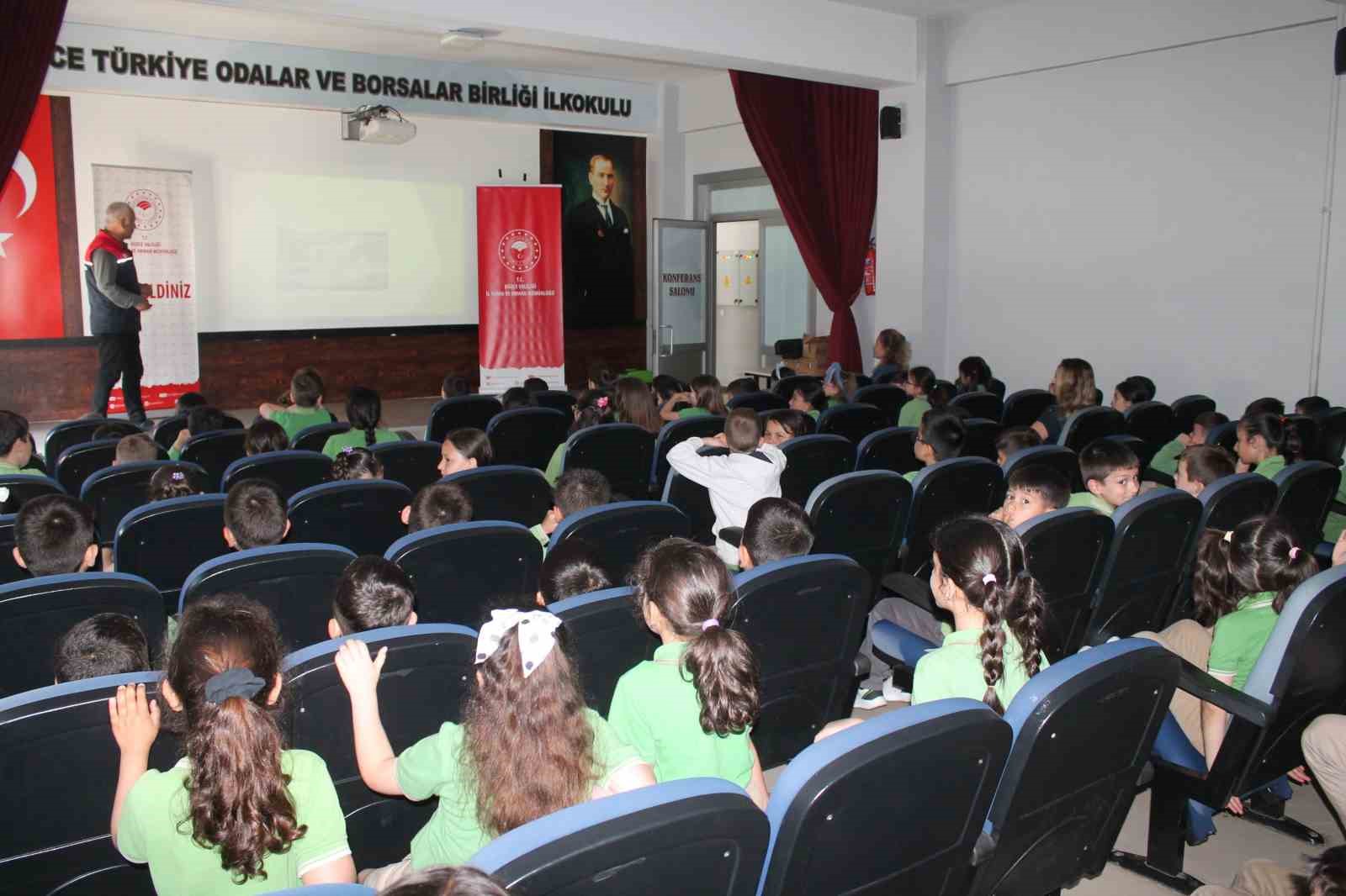 duzce-de-ogrencilere-sut-ve-gida-guvenligi-egitimi