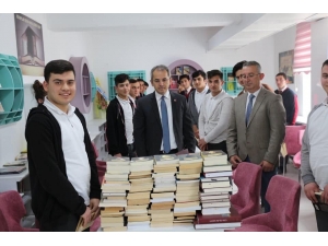 Kaymakam Pişkin, Öğrencilerle Kitap Okudu