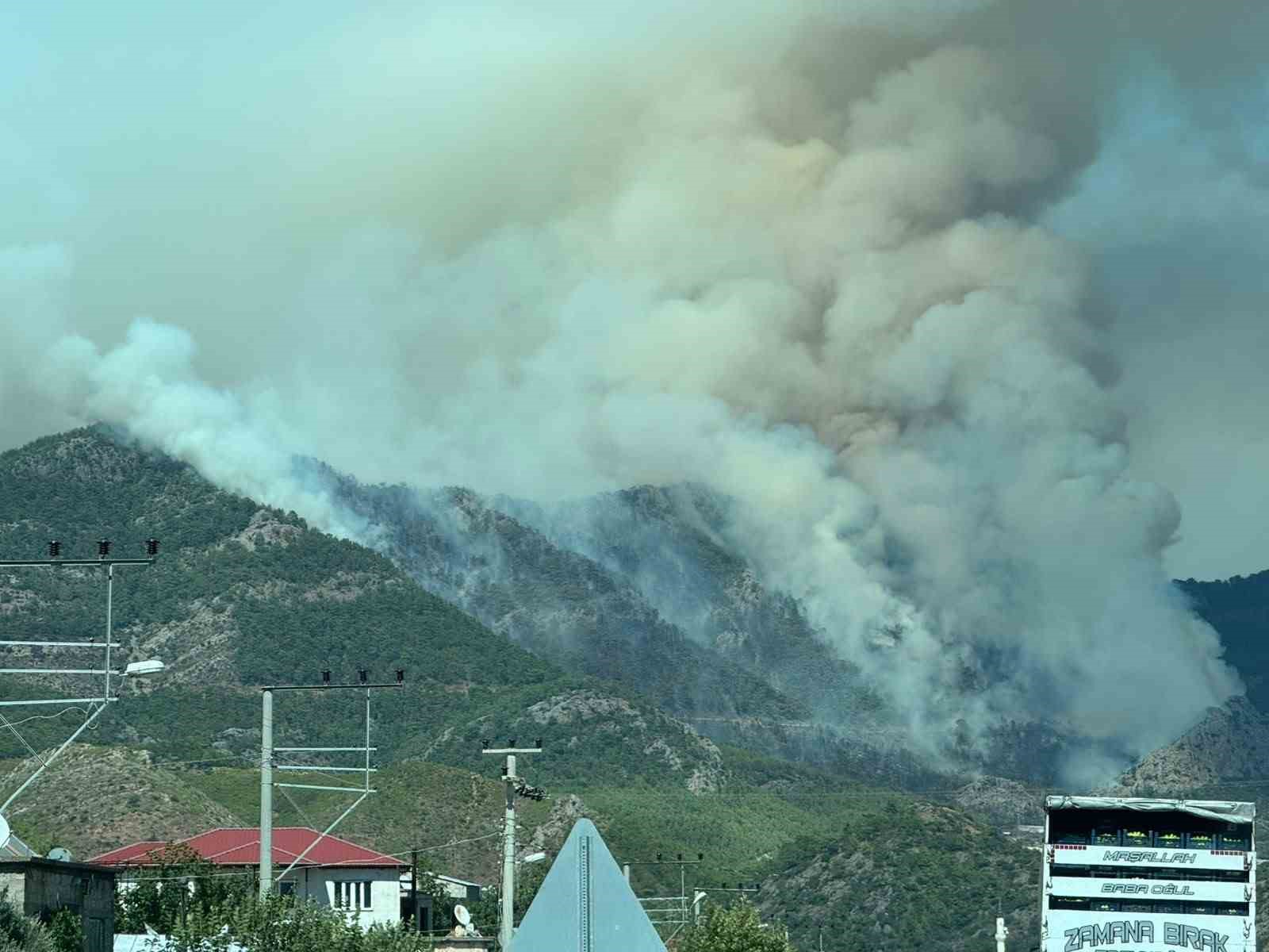 mersin-deki-orman-yangini-suruyor