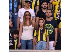 Takım Sahada, Soldado Tribünde
