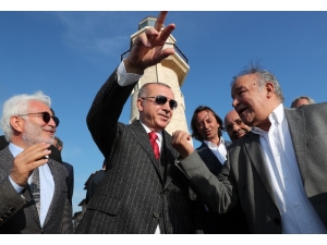 Cumhurbaşkanı Erdoğan, Demokrasi Ve Özgürlükler Adasında İncelemelerde Bulundu