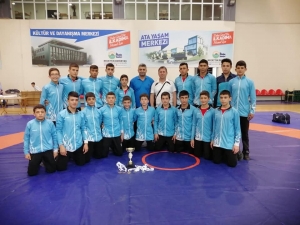Kayseri Güreş Eğitim Merkezi Sezonu Kupayla Kapattı