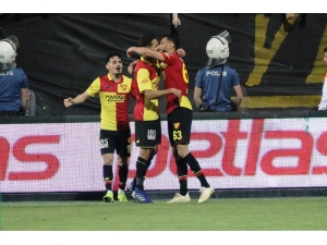 Göztepe Süper Lig’e Tutundu