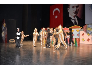 “Sokak Kedileri” Adlı Oyun Çocuklarla Buluştu