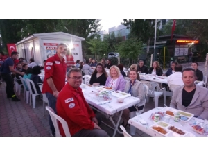 Akut Eskişehir Gönüllüleri Geleneksel İftarda Buluştu