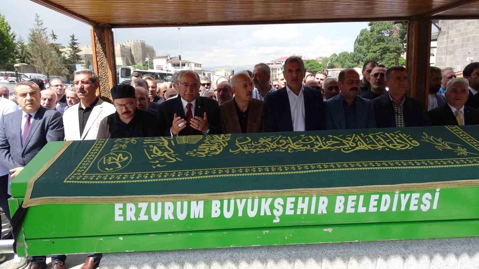 gazeteci-ozturk-akkok-dualarla-ugurlandi