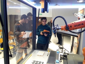 Öğrenciler Polonya’da Endüstriyel Robot Eğitimi Aldılar