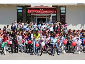 Tunceli’de 1 Milyon 67 Bin 55 Sayfa Kitap Okuyan Öğrenciler, Ödüllendirildi