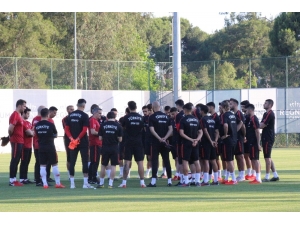 A Milli Takım, Antalya Kampında İlk Antrenmana Çıktı