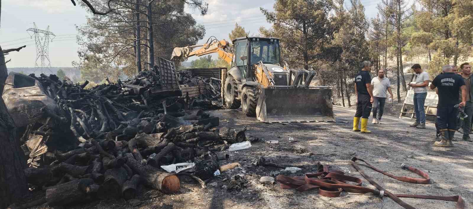 mersin-de-kaza-sonrasi-araclar-alev-aldi-yangin-ormana-sicradi-1-olu-2-yarali