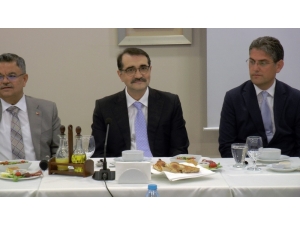 Enerji Bakanı Dönmez, Bilecik Dernekleri İle İftarda Buluştu