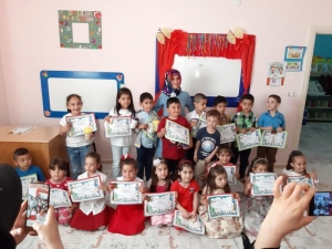 Kur’an Talebeleri Belgelerini Aldı