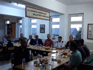 Altıntaş İlçe Protokolü Askerlerle İftar Yemeğinde Buluştu