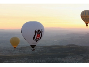 Fikret Orman, Beşiktaş Balonuyla Kapadokya Semalarında Tur Attı