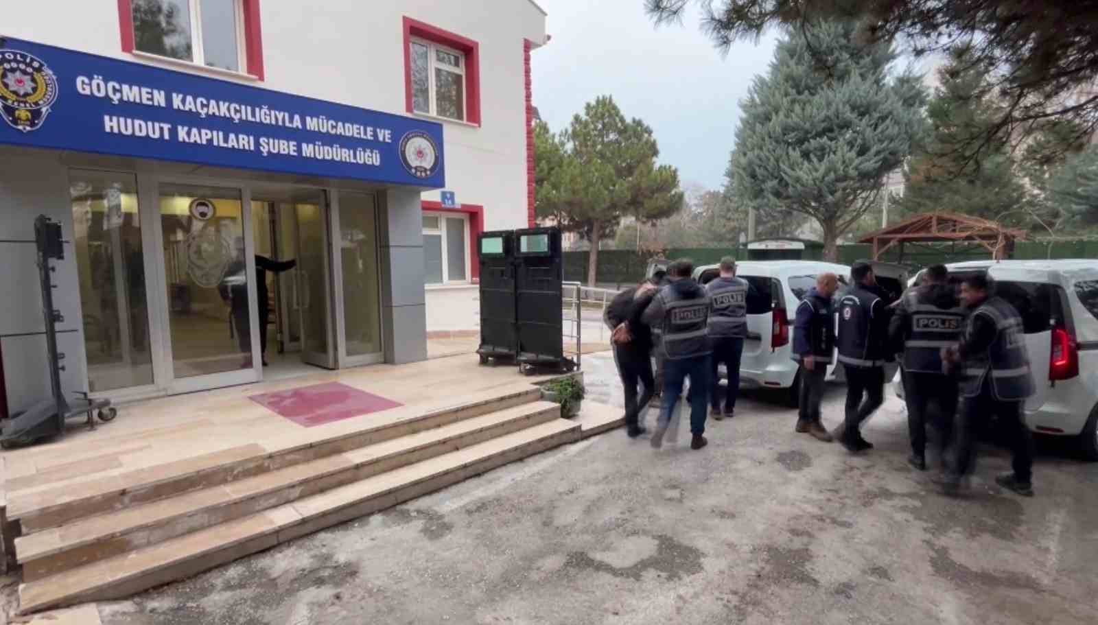 konya-merkezli-gocmen-kacakciligi-operasyonunda-10-tutuklama