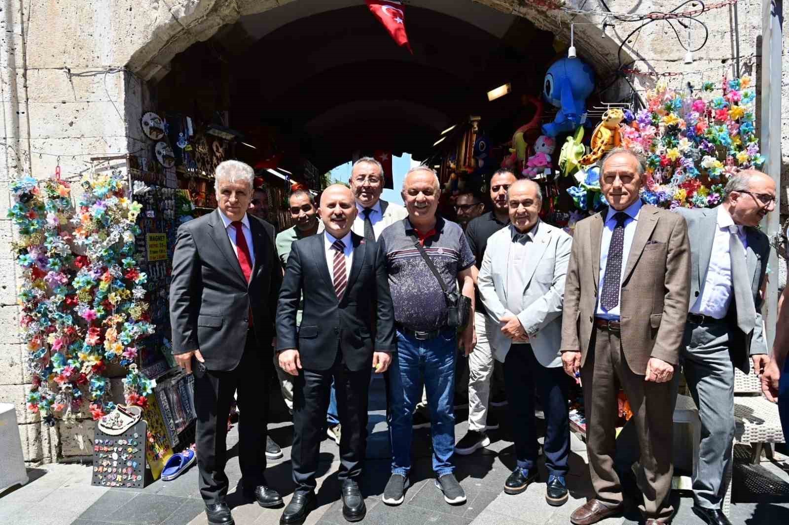 kuto-baskani-akdogan-vali-varol-a-kusadasi-nda-eslik-etti