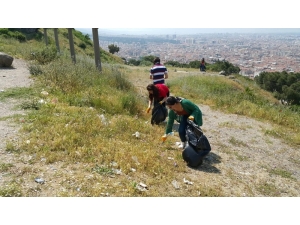 Üniversite Öğrencileri Spil Dağı Yolunda Çöp Topladı