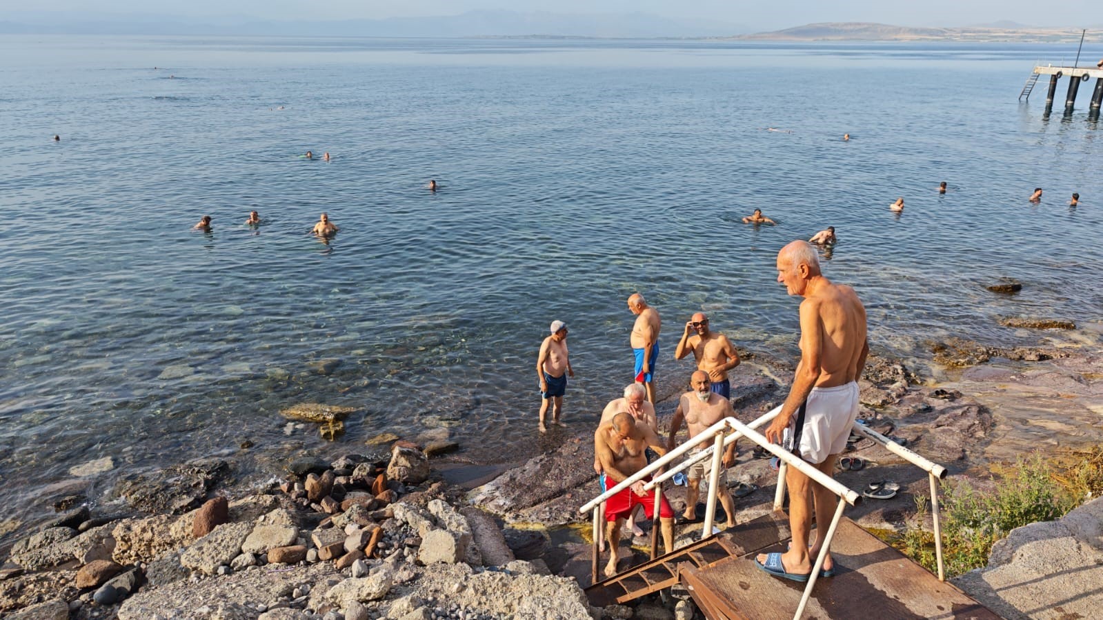 50-ile-80-yas-arasindaki-yetiskinler-gune-van-golu-nde-yuzerek-basliyor