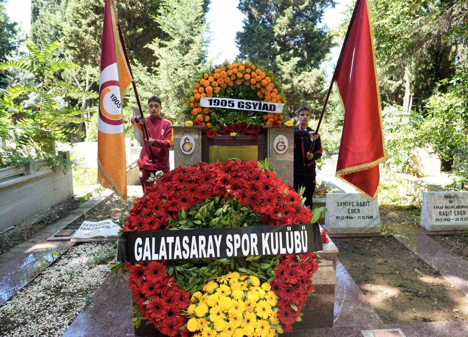 ali-sami-yen-kabri-basinda-anildi